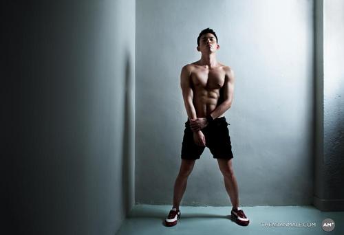 Hong Kong Chinese Keifer in his ultra ‘chuen’ look!